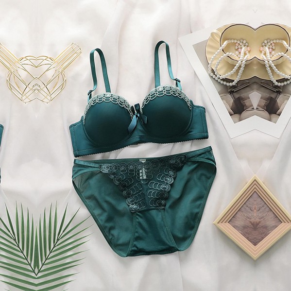 Exclusive Vintage Seamless Bra Panty Set